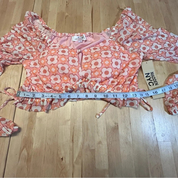 2 for$15 Madden NYC Juniors Cropped Keyhole Top - Picture 8 of 15